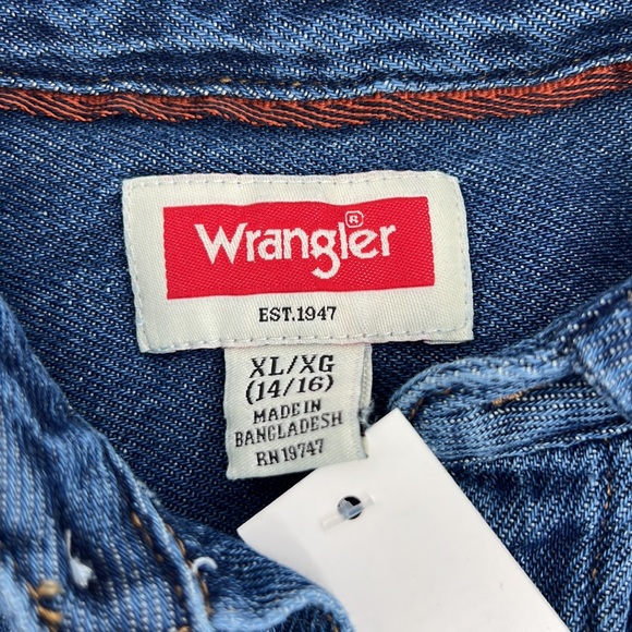 Wrangler NWT Comfortable Fit Boys Denim Button Down Shirt sz. XL 14/16 - Picture 4 of 8